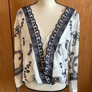 TRYB White And Navy Hi-Low Embroidered Top Sz-M